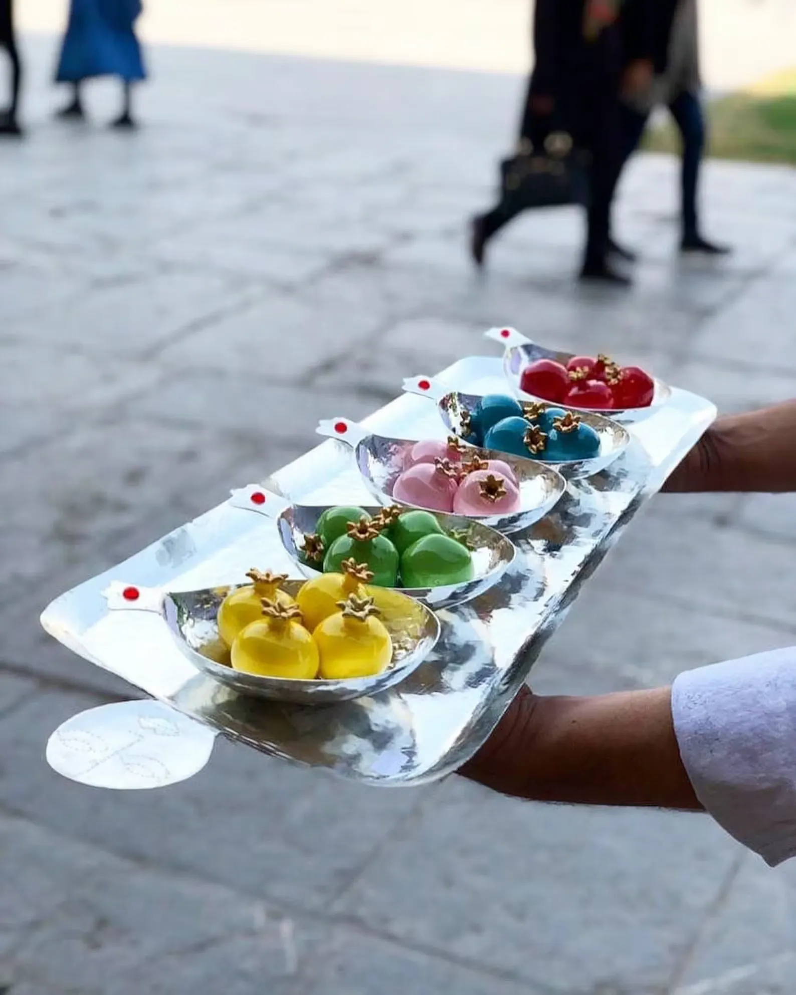 انار سرامیکی دست ساز، سرامیک و سفال، جعبه هدیه عروسی سرامیکی یا مجسمه کادو، گلدان سفالی، دکور میز سفالی، طلایی